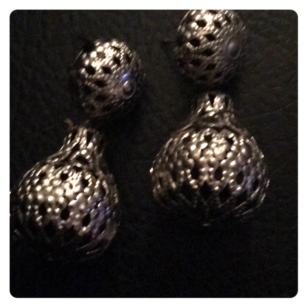 Boho silver filigree tear-drop pierced earrings.
